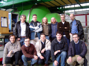 Picture ILIAS working group in
	  front of the cryogenic Explorer-Bar-Detector in Frascati, Italy.